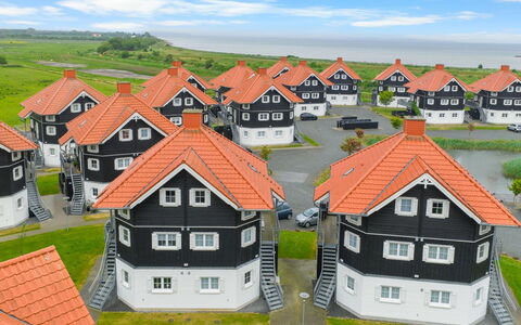 Ismo - 350M from the Sea: Estate, Schatten, Auffahrt, Bauernhaus