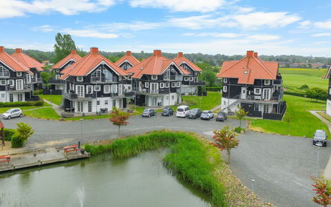Ismo - 350M from the Sea: Estate, Schatten, Auffahrt, Bauernhaus