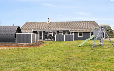 Akira - 250M from the Sea: Dach, Haus, Zuhause, Hütte, Tür, Abstellgleis, Deck, Veranda, Planke, Hartholz