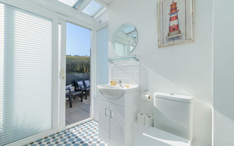 Lighthouse Watch: Interior Design, Flooring, Armatur, Fussboden, Zuhause, Decke, Zimmer, Badezimmer, Zapfhahn, Installation