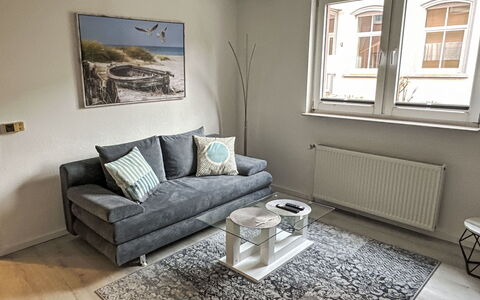 Boddenidyll: Möbel, Flooring, Couch, Interior Design, Fussboden, Holz, Wohnzimmer, Zimmer, Wohnung