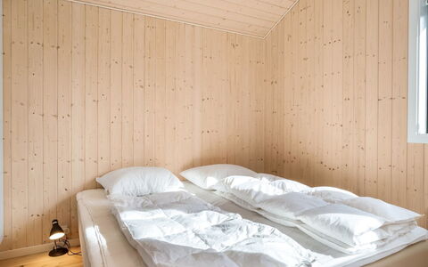 Angelie - from the Sea: Holz, Schlafzimmer, Interior Design, Fussboden, Decke, Flooring, Bett, Bettdecke, Zimmer, Bedding