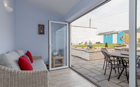 Portpatrick House: Schwimmbad, Gartenmöbel, Verbundwerkstoff, Schatten, Resort, Freizeit, Eco Hotel, Garten, Landscaping, Garten