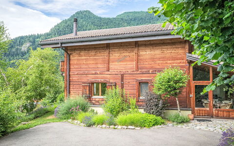 Dendron: Strauch, Haus, Hütte, Ländliches Gebiet, Garten, Bauernhaus, Estate, Landscaping, Lärche, Garten