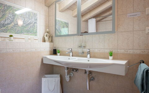 Dendron: Flooring, Bad Sink, Armatur, Interior Design, Fussboden, Sinken, Zapfhahn, Badezimmer, Installation, Countertop