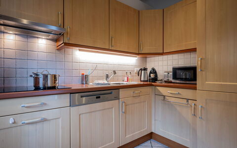 Dendron: Küchengerät, Küche, Major Appliance, Cabinetry, Countertop, Flooring, Holz, Interior Design, Haushaltsgerät, Herd