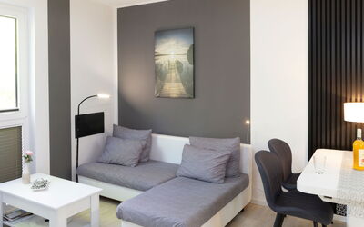 Loddin-Kölpinsee 100: Möbel, Interior Design, Flooring, Fussboden, Zuhause, Zimmer, Wohnung, Beleuchtung, Wohnzimmer, Couch