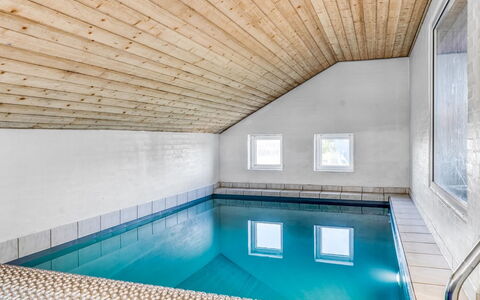 Nikolce - 300M to the Fjord: Decke, Flooring, Fussboden, Verbundwerkstoff, Schwimmbad, Daylighting, Dachboden, Hartholz, Strahl, Design