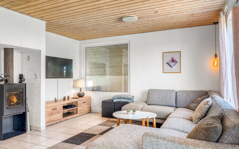 Nikolce - 300M to the Fjord: Möbel, Interior Design, Flooring, Couch, Fussboden, Wand, Holz, Decke, Zimmer, Wohnzimmer