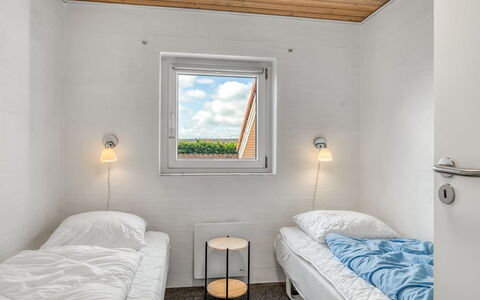 Nikolce - 300M to the Fjord: Schlafzimmer, Einfrieren, Daylighting, Bedding, Bettrahmen, Winter, Bett, Bettdecke