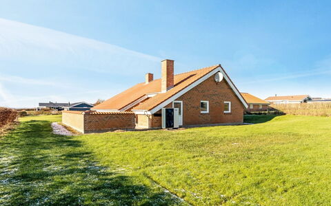 Nikolce - 300M to the Fjord: Himmel, Gras, Dach, Haus, Die Architektur, Zuhause, Hütte, Einfach, Ländliches Gebiet, Grundstueck