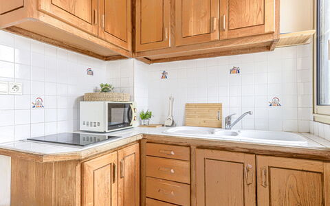 Le Mirazur: Wand, Tür, Flooring, Zuhause, Fussboden, Verbundwerkstoff, Beton, Flagstone, Blumentopf