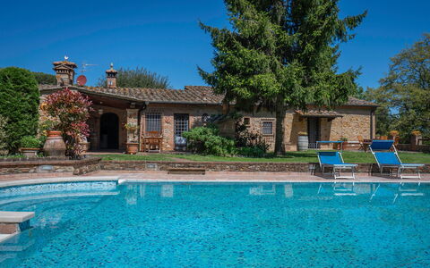 Grace Home, Pool, Wifi, Gambassi Terme: Schwimmbad, Estate, Hazienda, Water Feature, Villa, Resort, Eco Hotel, Garten, Landscaping, Hof