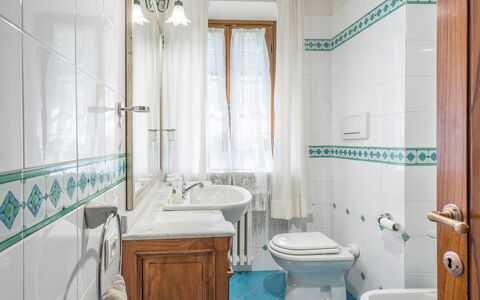 Grace Home, Pool, Wifi, Gambassi Terme: Flooring, Interior Design, Fussboden, Armatur, Badezimmer, Sinken, Zapfhahn, Bad Sink, Installation, Fliese