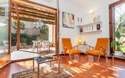 Top Villa Chantal Airco: Flooring, Möbel, Interior Design, Holz, Fussboden, Stuhl, Wohnzimmer, Decke, Zuhause, Wohnung