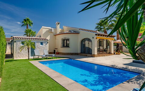 Lola: Blau, Schwimmbad, Wohngebiet, Resort, Haus, Estate, Eco Hotel, Zuhause, Freizeit, Hazienda