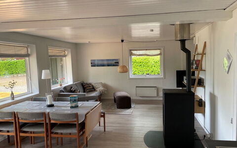 Angret - 200M from the Sea: Flooring, Fussboden, Interior Design, Holz, Möbel, Decke, Couch, Zimmer, Wohnzimmer, Zuhause