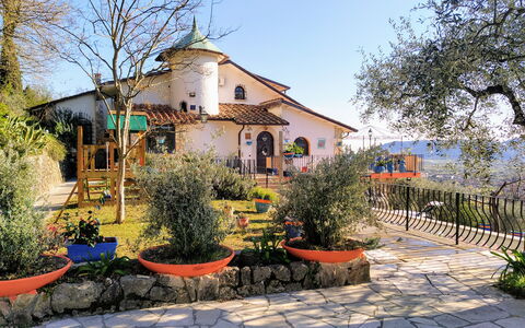 Villa Vernazza: Garten, Hütte, Hazienda, Garten, Blumentopf, Landscaping, Villa, Hinterhof, Zimmerpflanze
