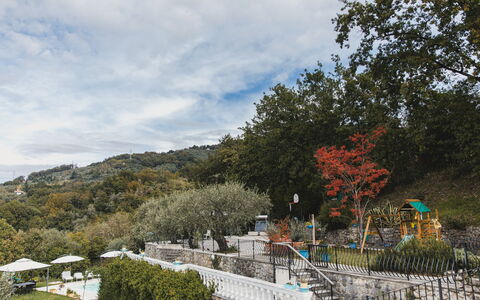 Villa Vernazza: Baum, Landschaft, Frühling, Bergstation, Garten, Zaun, Urlaub, Landscaping, Park, Botanischer Garten