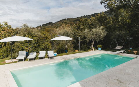Villa Vernazza: Schwimmbad, Resort, Freizeit, Gartenmöbel, Verbundwerkstoff, Eco Hotel, Water Feature, Schatten, Thermae, Flagstone
