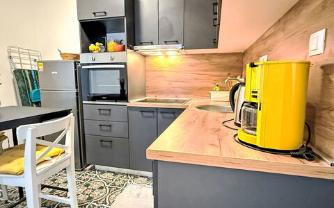 Martina: Küchengerät, Major Appliance, Küche, Möbel, Interior Design, Holz, Flooring, Haushaltsgerät, Countertop, Cabinetry