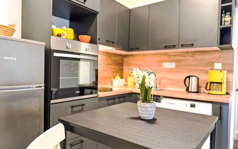 Martina: Möbel, Küche, Küchengerät, Countertop, Major Appliance, Cabinetry, Interior Design, Flooring, Haushaltsgerät, Zuhause