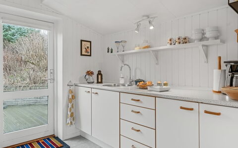 Annemone - 900M from the Sea: Küche, Interior Design, Flooring, Countertop, Cabinetry, Zuhause, Küchengerät, Major Appliance, Decke
