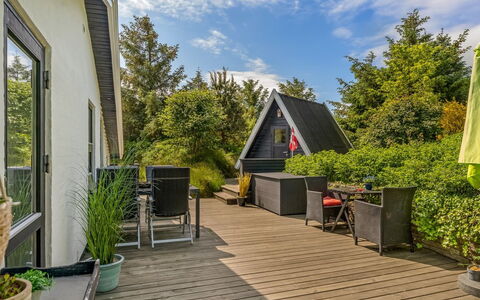 Annemone - 900M from the Sea: Holz, Strauch, Zuhause, Haus, Dach, Hütte, Deck, Hartholz, Abstellgleis, Garten
