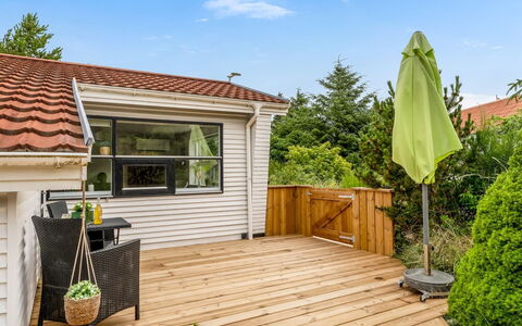 Annemone - 900M from the Sea: Estate, Schatten, Auffahrt, Bauernhaus