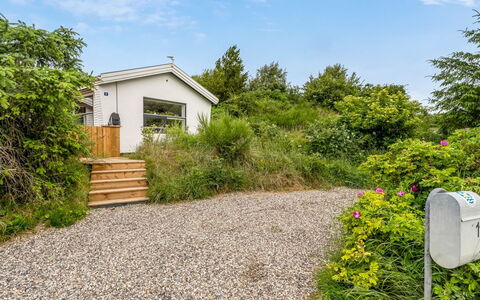 Annemone - 900M from the Sea: Estate, Schatten, Auffahrt, Bauernhaus