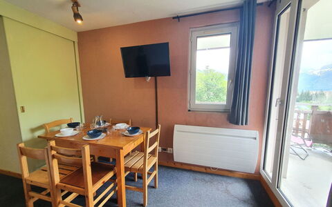 Meije 15: Wohnung, Balkon, Stuhl, Schatten, Gartenmöbel, Daylighting, Aluminium
