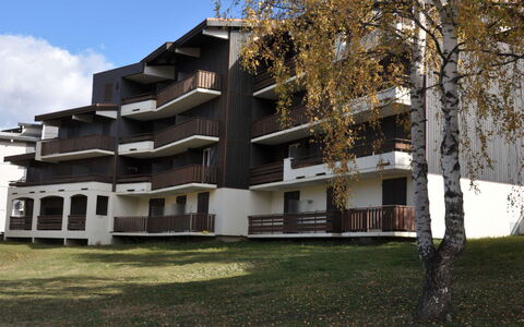 Meije 15: Wohnung, Balkon, Stuhl, Schatten, Gartenmöbel, Daylighting, Aluminium