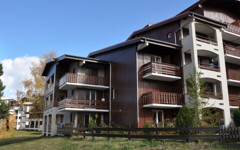 Meije 15: Wohnung, Balkon, Stuhl, Schatten, Gartenmöbel, Daylighting, Aluminium