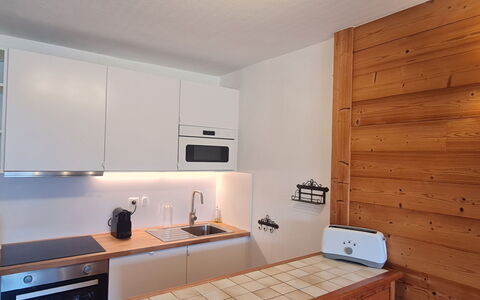 Lauvitel: Wohnung, Balkon, Stuhl, Schatten, Gartenmöbel, Daylighting, Aluminium