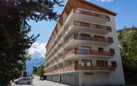 Ecureuils B: Wohnung, Balkon, Stuhl, Schatten, Gartenmöbel, Daylighting, Aluminium