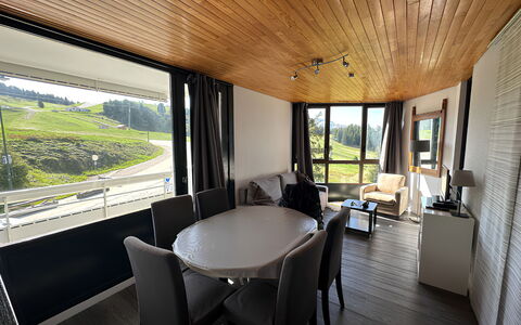 Chamrousse 622: Wohnung, Balkon, Stuhl, Schatten, Gartenmöbel, Daylighting, Aluminium