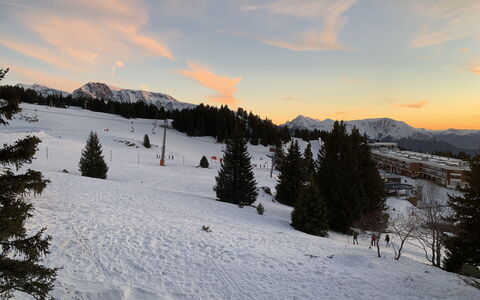 Chamrousse 622: Wohnung, Balkon, Stuhl, Schatten, Gartenmöbel, Daylighting, Aluminium