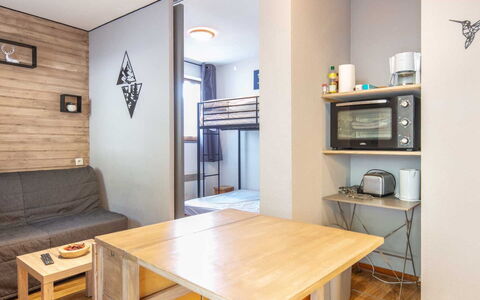 V du Bachat Melezes e: Möbel, Flooring, Interior Design, Holz, Fussboden, Zimmer, Decke, Wohnung, Bett, Holzbeize