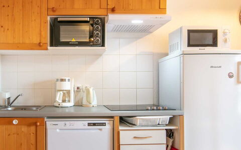 Les Marmottes: Wohnung, Balkon, Stuhl, Schatten, Gartenmöbel, Daylighting, Aluminium