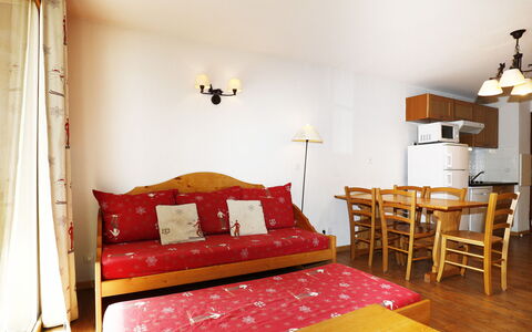 T.bergerie: Küche, Countertop, Cabinetry, Interior Design, Küchengerät, Flooring, Möbel, Holz, Major Appliance, Decke