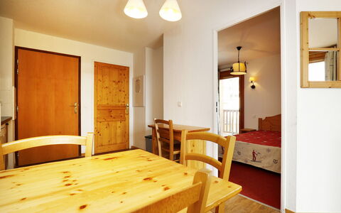 T.bergerie: Küche, Countertop, Cabinetry, Interior Design, Küchengerät, Flooring, Möbel, Holz, Major Appliance, Decke