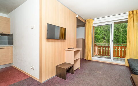 C. du Verdon: Küche, Countertop, Cabinetry, Interior Design, Küchengerät, Flooring, Möbel, Holz, Major Appliance, Decke