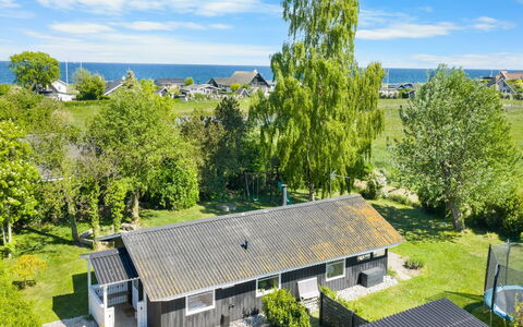 Justina - 200M from the Sea: Möbel, Interior Design, Flooring, Fussboden, Decke, Zimmer, Stuhl, Tabelle, Wohnung, Küche & Esszimmer Tisch