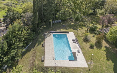 Cottage Monti Pet Friendly With Shared Pool: Schwimmbad, Garten, Landscaping, Schatten, Resort, Estate, Hinterhof, Immergrün, Eco Hotel, Water Feature