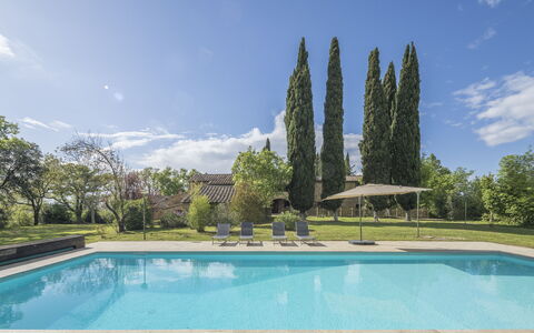 Cottage Monti Pet Friendly With Shared Pool: Blau, Baum, Grundstueck, Garten, Schwimmbad, Schatten, Landscaping, Rasen, Estate, Garten