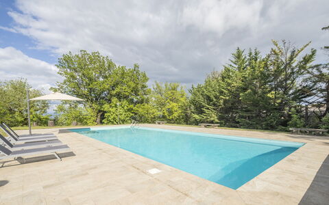 Cottage Monti Pet Friendly With Shared Pool: Schwimmbad, Schatten, Landscaping, Design, Fliese, Resort, Flagstone, Immergrün