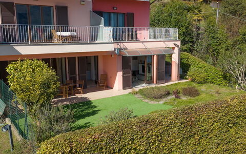 Anna: Flooring, Interior Design, Fussboden, Wohnung, Balkon, Decke, Eigentumswohnung, Stuhl, Schatten, Veranda