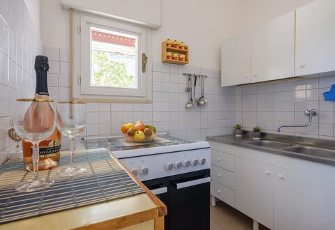 Casa Castiglione With Balcony: Küche, Küchengerät, Countertop, Major Appliance, Flooring, Interior Design, Möbel, Fussboden, Haushaltsgerät, Spüle