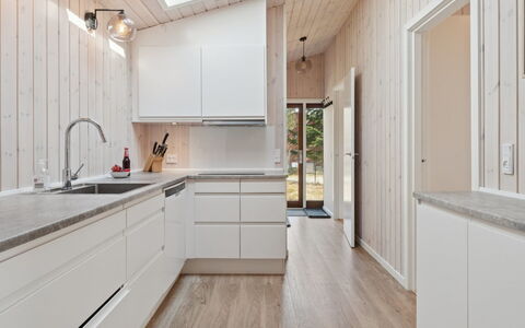 Ahti - 340M from the Sea: Flooring, Holz, Küche, Interior Design, Holzboden, Fussboden, Countertop, Major Appliance, Zuhause, Küchengerät