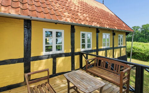 Bena - 2Km from the Sea: Holz, Hütte, Holzbeize, Schatten, Hartholz, Design, Veranda, Abstellgleis, Planke, Zaun